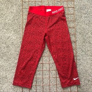 Nike Pro | Lava Capri Leggings